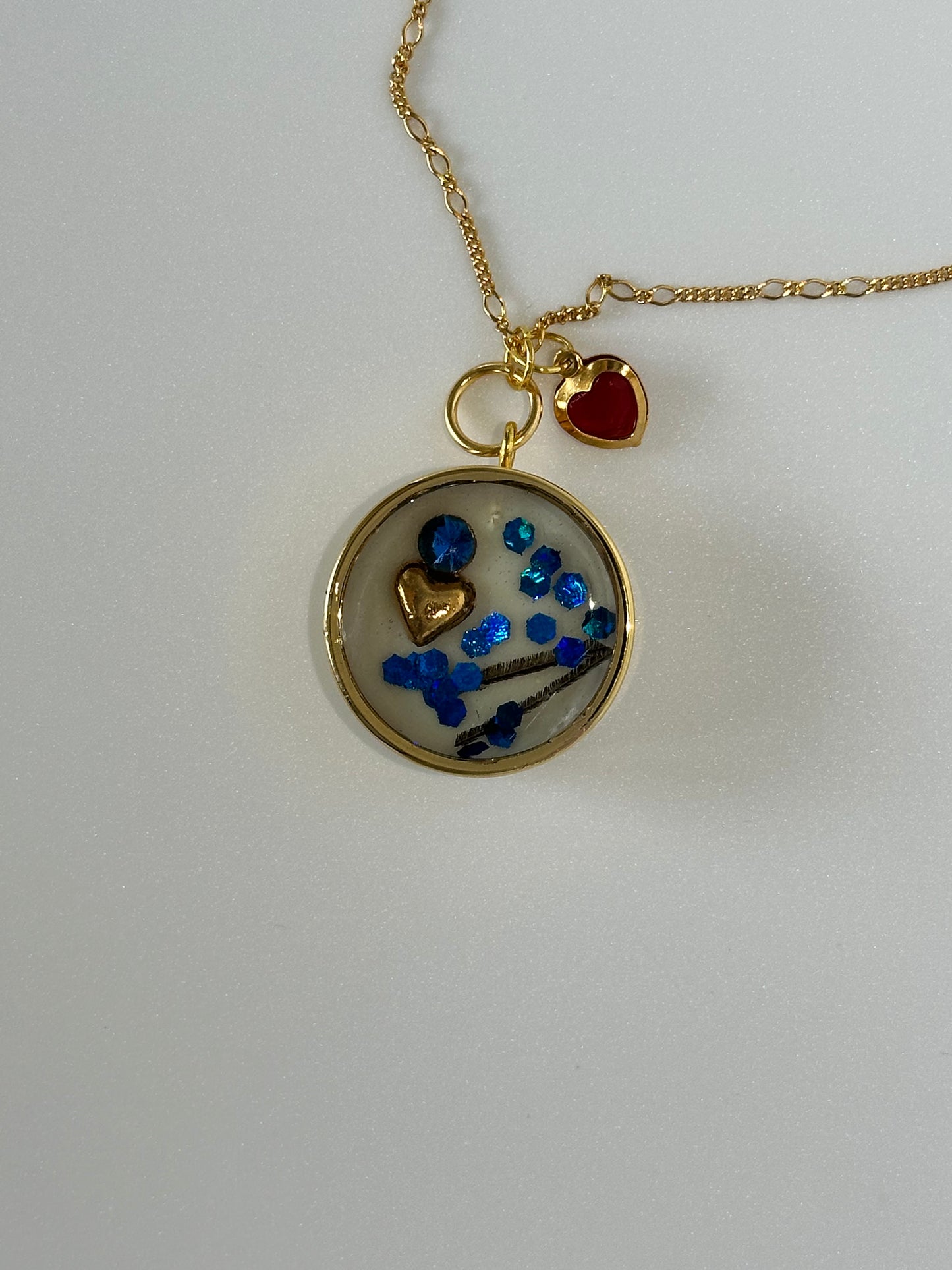 Chain with Copita White & Blue with Heart Resin Gold Plated