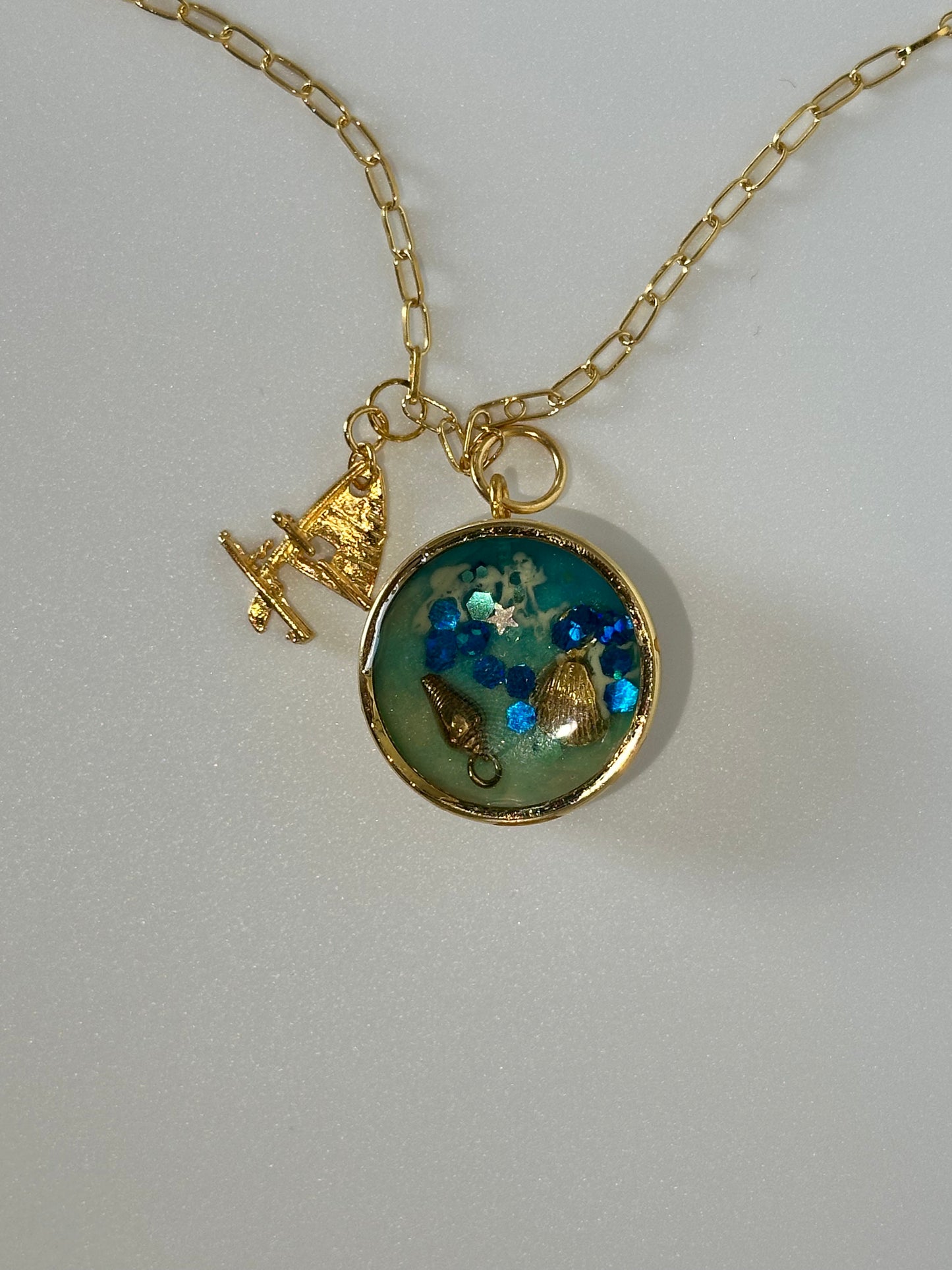 Chain with Copita Blue with Sea Shell Resin Gold Plated