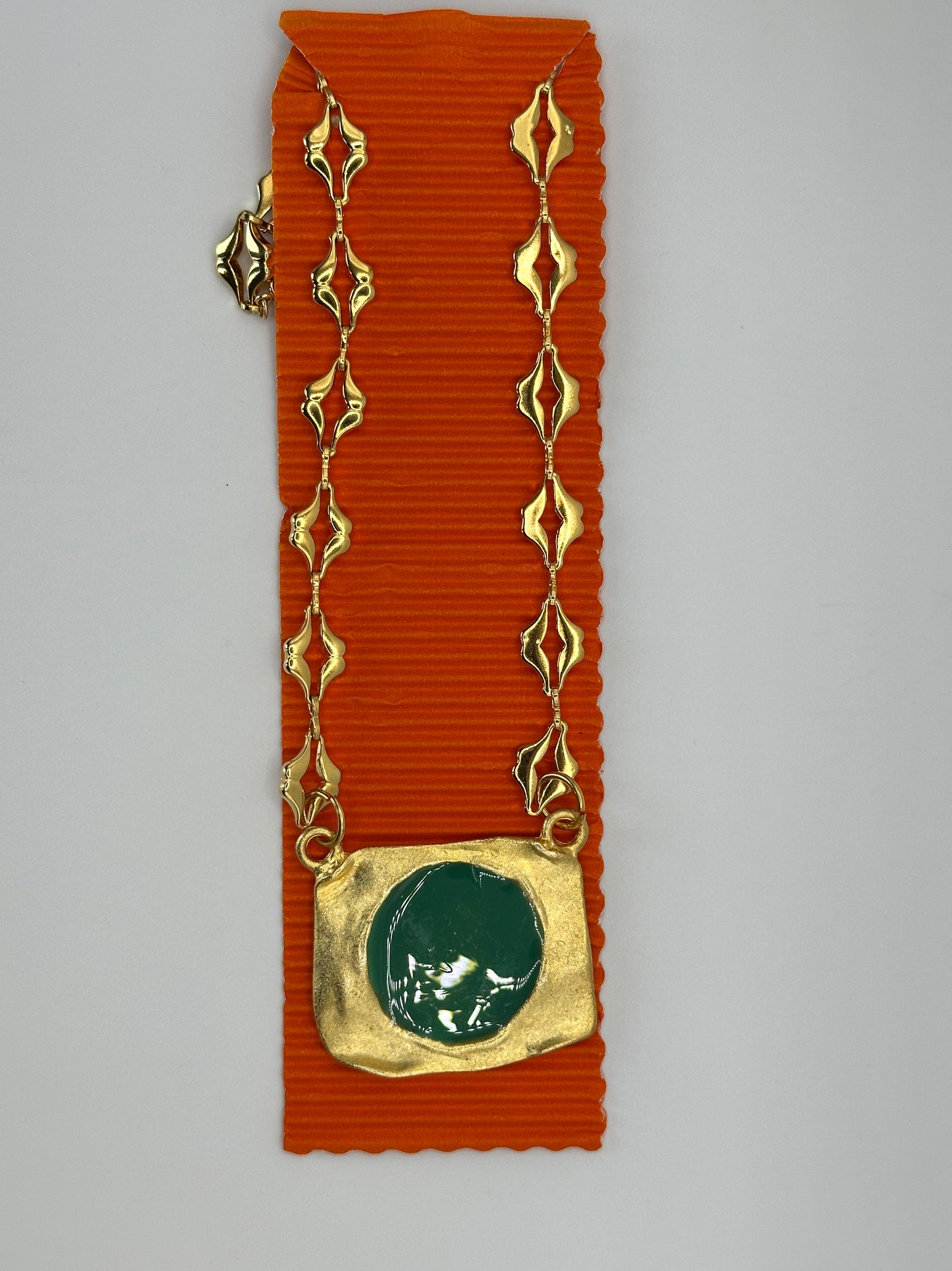 Chain with Pendant and Green Stone Gold