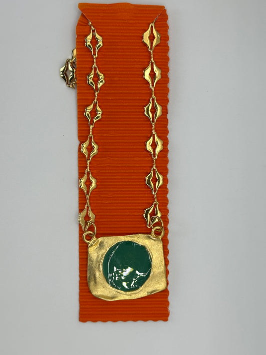Chain with Pendant and Green Stone Gold